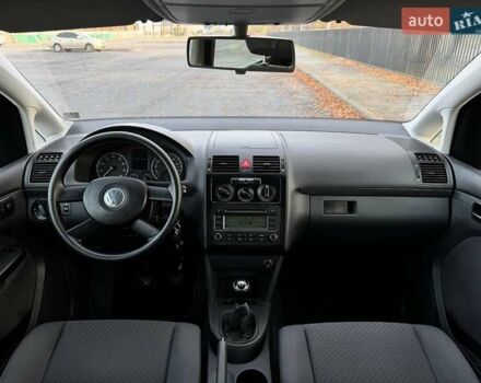 Серый Фольксваген Туран, объемом двигателя 1.6 л и пробегом 223 тыс. км за 6300 $, фото 12 на Automoto.ua