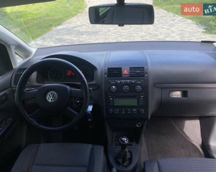 Серый Фольксваген Туран, объемом двигателя 1.6 л и пробегом 171 тыс. км за 6000 $, фото 6 на Automoto.ua