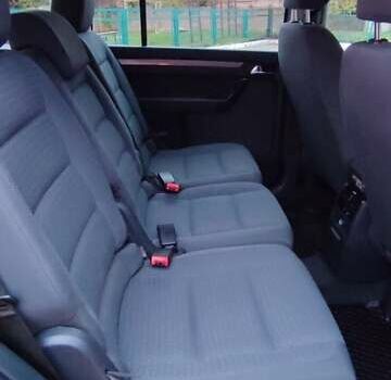 Серый Фольксваген Туран, объемом двигателя 1.9 л и пробегом 254 тыс. км за 5950 $, фото 38 на Automoto.ua