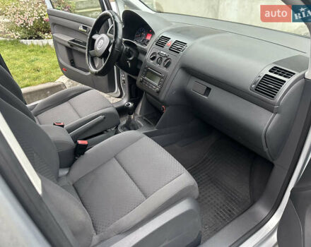 Серый Фольксваген Туран, объемом двигателя 1.6 л и пробегом 151 тыс. км за 4999 $, фото 11 на Automoto.ua