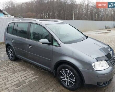 Серый Фольксваген Туран, объемом двигателя 1.97 л и пробегом 320 тыс. км за 6200 $, фото 3 на Automoto.ua