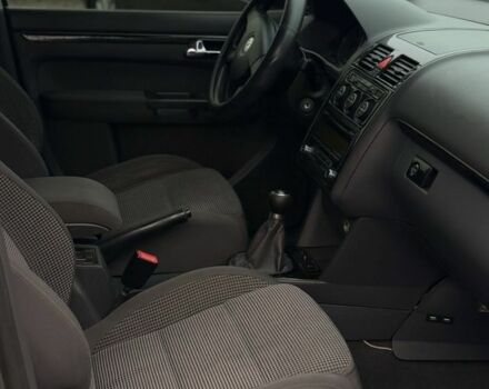 Серый Фольксваген Туран, объемом двигателя 2 л и пробегом 300 тыс. км за 7500 $, фото 11 на Automoto.ua