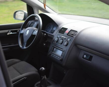 Серый Фольксваген Туран, объемом двигателя 2 л и пробегом 370 тыс. км за 4950 $, фото 10 на Automoto.ua