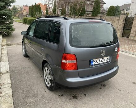 Серый Фольксваген Туран, объемом двигателя 1.9 л и пробегом 300 тыс. км за 5850 $, фото 3 на Automoto.ua