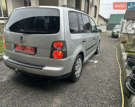 Серый Фольксваген Туран, объемом двигателя 1.6 л и пробегом 151 тыс. км за 4999 $, фото 2 на Automoto.ua