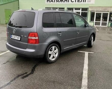 Сірий Фольксваген Туран, об'ємом двигуна 2 л та пробігом 280 тис. км за 6400 $, фото 3 на Automoto.ua