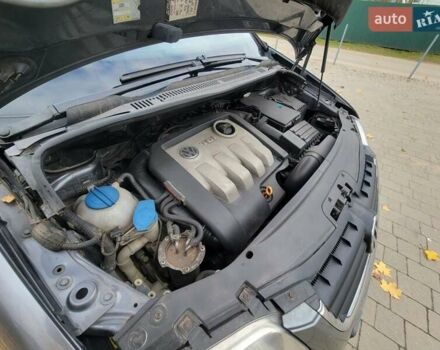 Серый Фольксваген Туран, объемом двигателя 2 л и пробегом 330 тыс. км за 5300 $, фото 32 на Automoto.ua