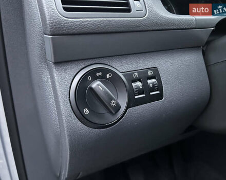 Сірий Фольксваген Туран, об'ємом двигуна 1.6 л та пробігом 307 тис. км за 4900 $, фото 26 на Automoto.ua