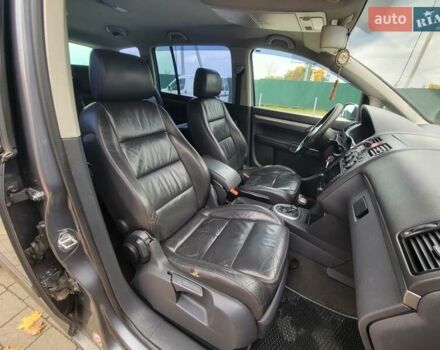 Серый Фольксваген Туран, объемом двигателя 2 л и пробегом 330 тыс. км за 5300 $, фото 25 на Automoto.ua