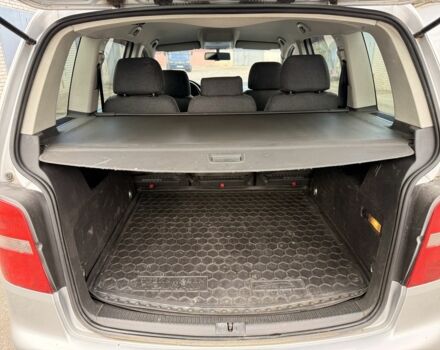 Серый Фольксваген Туран, объемом двигателя 1.6 л и пробегом 261 тыс. км за 5000 $, фото 10 на Automoto.ua