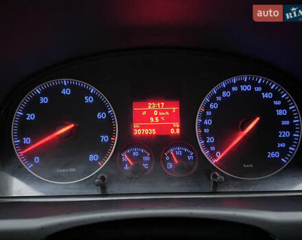 Сірий Фольксваген Туран, об'ємом двигуна 1.6 л та пробігом 307 тис. км за 4900 $, фото 24 на Automoto.ua