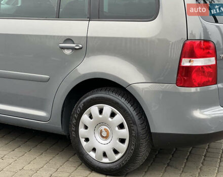 Сірий Фольксваген Туран, об'ємом двигуна 1.6 л та пробігом 173 тис. км за 5900 $, фото 4 на Automoto.ua