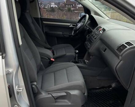 Серый Фольксваген Туран, объемом двигателя 2 л и пробегом 296 тыс. км за 4999 $, фото 30 на Automoto.ua