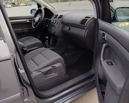 Серый Фольксваген Туран, объемом двигателя 1.6 л и пробегом 247 тыс. км за 6300 $, фото 4 на Automoto.ua