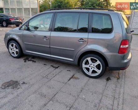Серый Фольксваген Туран, объемом двигателя 1.6 л и пробегом 220 тыс. км за 6000 $, фото 5 на Automoto.ua