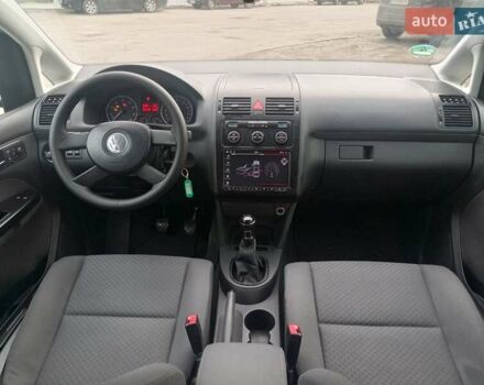 Серый Фольксваген Туран, объемом двигателя 1.6 л и пробегом 230 тыс. км за 5995 $, фото 9 на Automoto.ua