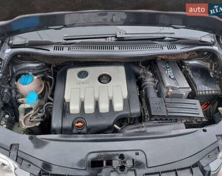 Серый Фольксваген Туран, объемом двигателя 1.97 л и пробегом 320 тыс. км за 6200 $, фото 14 на Automoto.ua