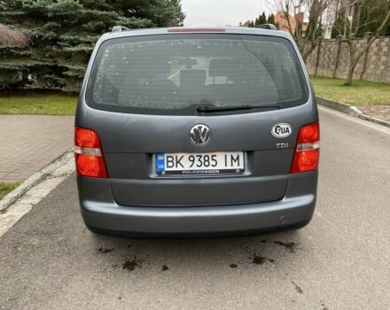 Серый Фольксваген Туран, объемом двигателя 1.9 л и пробегом 300 тыс. км за 5850 $, фото 4 на Automoto.ua