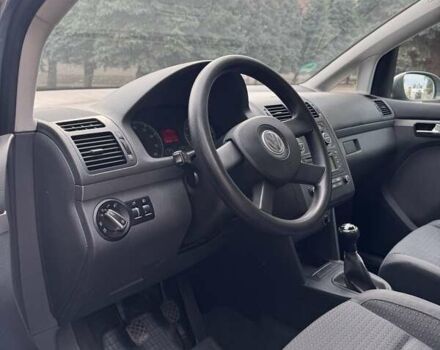 Серый Фольксваген Туран, объемом двигателя 1.6 л и пробегом 181 тыс. км за 5900 $, фото 6 на Automoto.ua