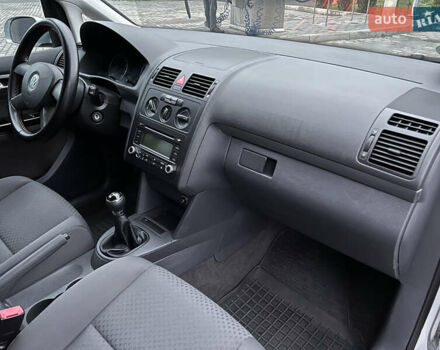 Сірий Фольксваген Туран, об'ємом двигуна 1.6 л та пробігом 307 тис. км за 4900 $, фото 49 на Automoto.ua