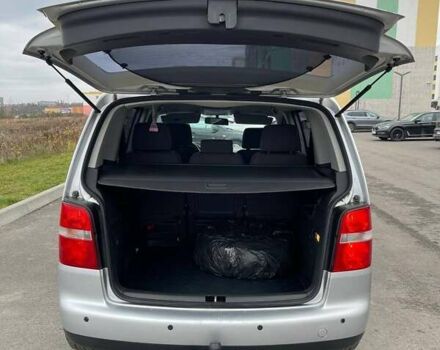 Серый Фольксваген Туран, объемом двигателя 2 л и пробегом 296 тыс. км за 4999 $, фото 17 на Automoto.ua