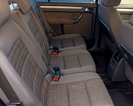 Серый Фольксваген Туран, объемом двигателя 1.6 л и пробегом 335 тыс. км за 5200 $, фото 4 на Automoto.ua