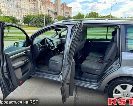 Сірий Фольксваген Туран, об'ємом двигуна 1.6 л та пробігом 239 тис. км за 5400 $, фото 9 на Automoto.ua