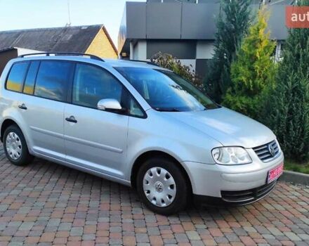 Серый Фольксваген Туран, объемом двигателя 1.6 л и пробегом 220 тыс. км за 5550 $, фото 1 на Automoto.ua