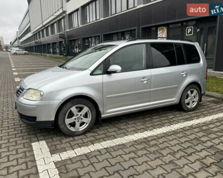Сірий Фольксваген Туран, об'ємом двигуна 1.6 л та пробігом 262 тис. км за 5500 $, фото 1 на Automoto.ua