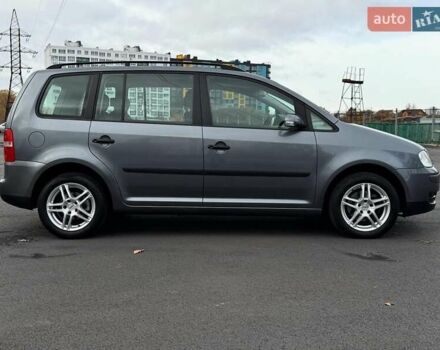 Серый Фольксваген Туран, объемом двигателя 1.6 л и пробегом 223 тыс. км за 6300 $, фото 4 на Automoto.ua