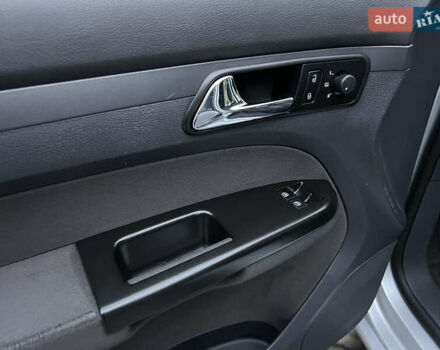 Сірий Фольксваген Туран, об'ємом двигуна 1.6 л та пробігом 307 тис. км за 4900 $, фото 28 на Automoto.ua