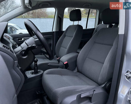 Сірий Фольксваген Туран, об'ємом двигуна 1.6 л та пробігом 307 тис. км за 4900 $, фото 21 на Automoto.ua