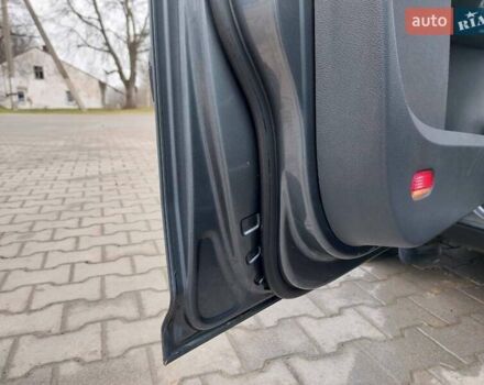 Серый Фольксваген Туран, объемом двигателя 1.97 л и пробегом 320 тыс. км за 6200 $, фото 23 на Automoto.ua