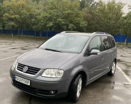 Сірий Фольксваген Туран, об'ємом двигуна 2 л та пробігом 280 тис. км за 6400 $, фото 6 на Automoto.ua