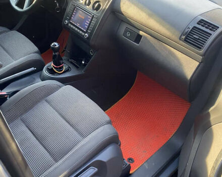 Серый Фольксваген Туран, объемом двигателя 2 л и пробегом 280 тыс. км за 5500 $, фото 6 на Automoto.ua