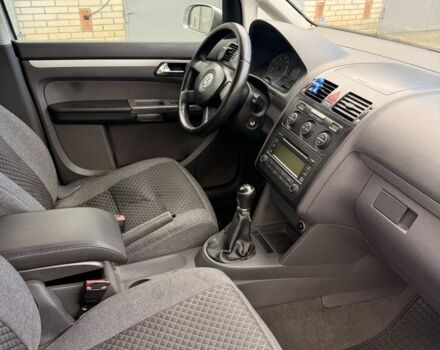 Серый Фольксваген Туран, объемом двигателя 1.6 л и пробегом 261 тыс. км за 5000 $, фото 8 на Automoto.ua