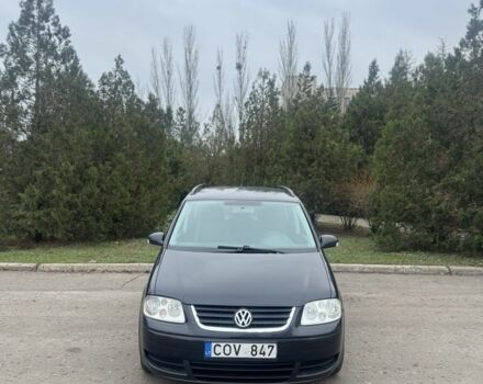 Серый Фольксваген Туран, объемом двигателя 2 л и пробегом 250 тыс. км за 3550 $, фото 2 на Automoto.ua