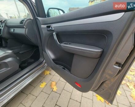 Серый Фольксваген Туран, объемом двигателя 2 л и пробегом 330 тыс. км за 5300 $, фото 28 на Automoto.ua