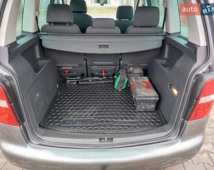 Серый Фольксваген Туран, объемом двигателя 1.97 л и пробегом 320 тыс. км за 6200 $, фото 24 на Automoto.ua