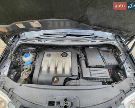 Серый Фольксваген Туран, объемом двигателя 2 л и пробегом 330 тыс. км за 5300 $, фото 31 на Automoto.ua