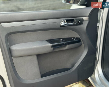 Серый Фольксваген Туран, объемом двигателя 1.9 л и пробегом 205 тыс. км за 5600 $, фото 18 на Automoto.ua