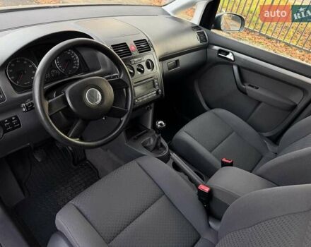 Серый Фольксваген Туран, объемом двигателя 1.6 л и пробегом 223 тыс. км за 6300 $, фото 6 на Automoto.ua