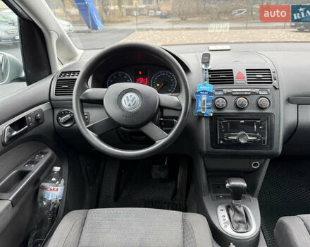 Серый Фольксваген Туран, объемом двигателя 1.6 л и пробегом 192 тыс. км за 5950 $, фото 6 на Automoto.ua