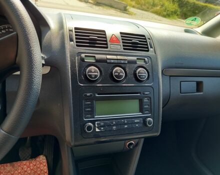 Сірий Фольксваген Туран, об'ємом двигуна 1.6 л та пробігом 230 тис. км за 5500 $, фото 5 на Automoto.ua