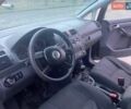 Серый Фольксваген Туран, объемом двигателя 1.6 л и пробегом 240 тыс. км за 4999 $, фото 2 на Automoto.ua