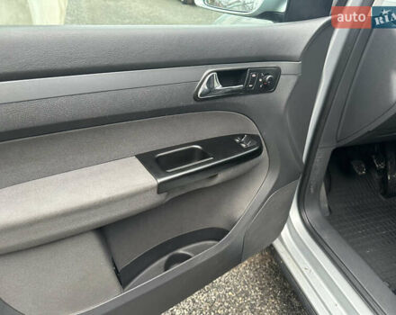 Серый Фольксваген Туран, объемом двигателя 1.6 л и пробегом 151 тыс. км за 4999 $, фото 5 на Automoto.ua