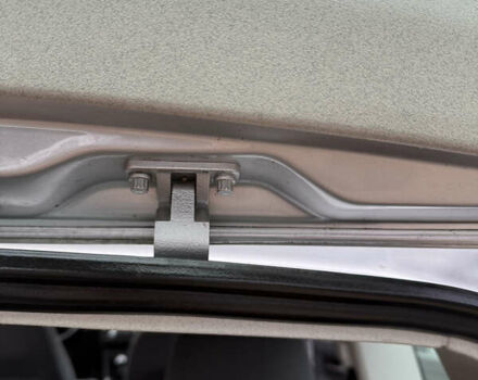 Серый Фольксваген Туран, объемом двигателя 1.6 л и пробегом 213 тыс. км за 6900 $, фото 35 на Automoto.ua