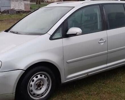 Серый Фольксваген Туран, объемом двигателя 1.98 л и пробегом 257 тыс. км за 6100 $, фото 2 на Automoto.ua