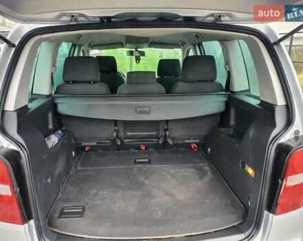 Сірий Фольксваген Туран, об'ємом двигуна 1.6 л та пробігом 270 тис. км за 4700 $, фото 3 на Automoto.ua