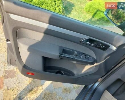 Серый Фольксваген Туран, объемом двигателя 1.9 л и пробегом 189 тыс. км за 7300 $, фото 4 на Automoto.ua